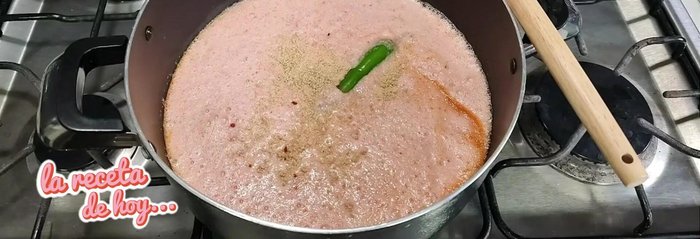 Baja el fuego al mínimo, tapa la olla y cocina por 20 minutos.