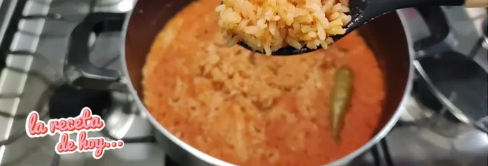Una vez cocido, deja reposar el arroz tapado por 5 minutos adicionales para que se esponje completamente.