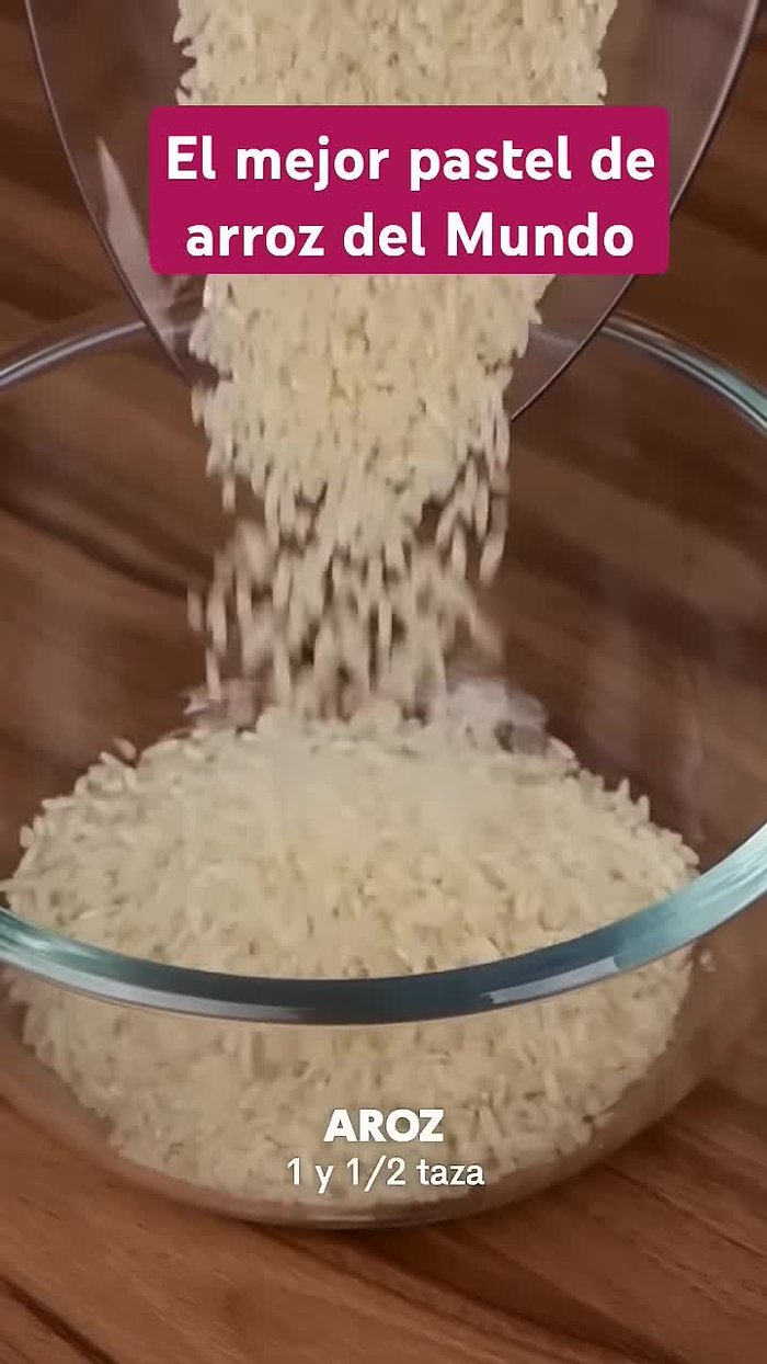 Deja remojar el arroz en agua tibia durante 15 minutos.