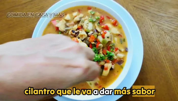Agregar cilantro picado al gusto.