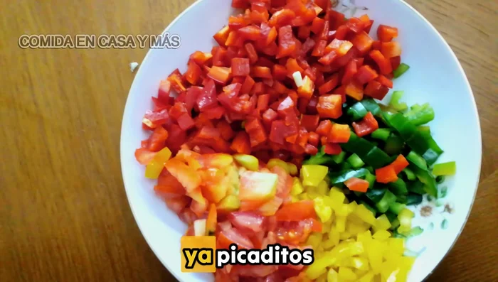 Picar el tomate.