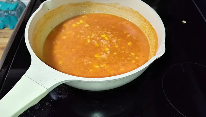 Cocinar el arroz a fuego medio hasta que esté listo (15-20 minutos).