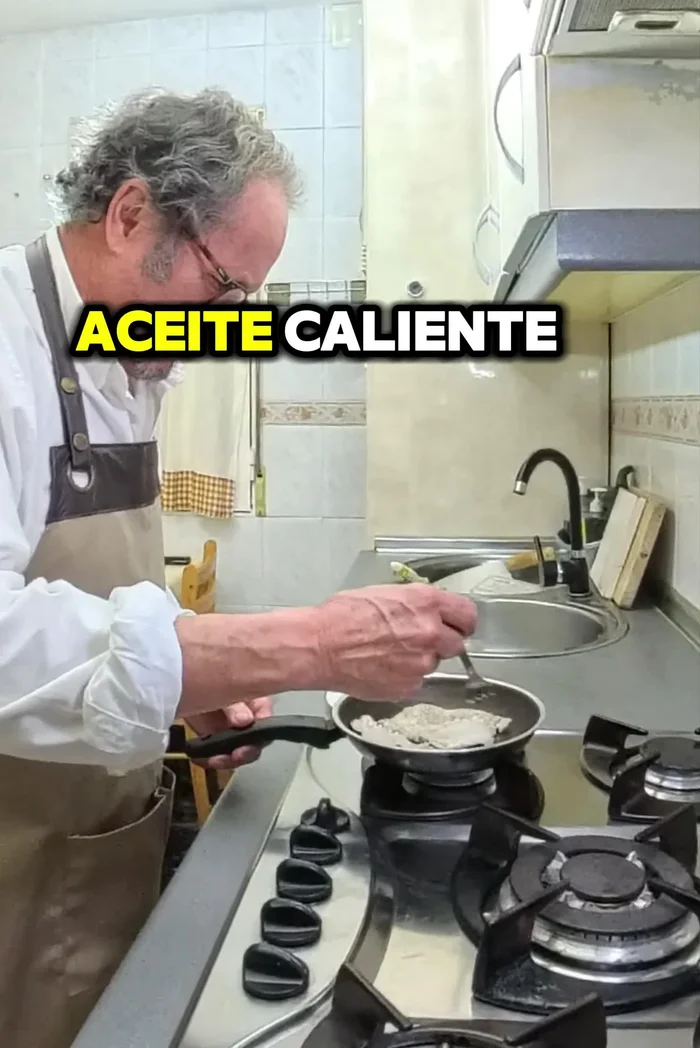 Agregar vino blanco y dejar que evapore. Añadir agua y sal.
