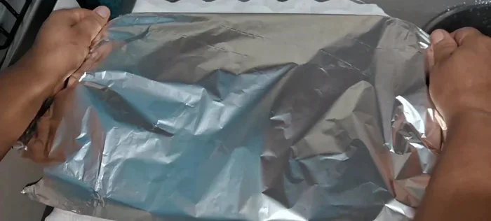 Hornea: Cubre la fuente con papel aluminio y hornea a 180º durante 40 minutos.