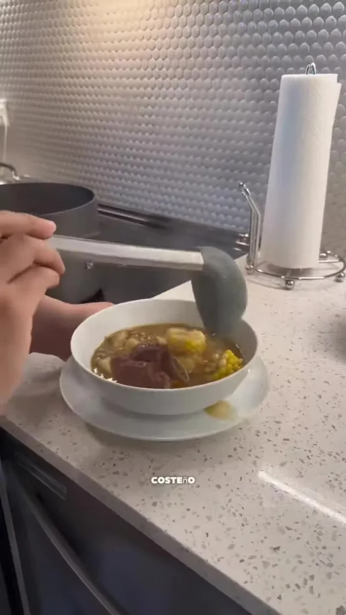 Una vez lista, agregar el cilantro picado finamente. [69.119]