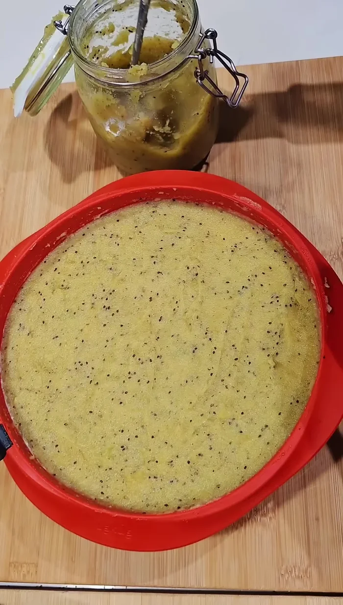 Cubrimos con la mermelada de kiwi (51.92) y decoramos al gusto (53.44).