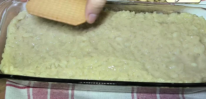 Cubrir con una última capa de galletas.