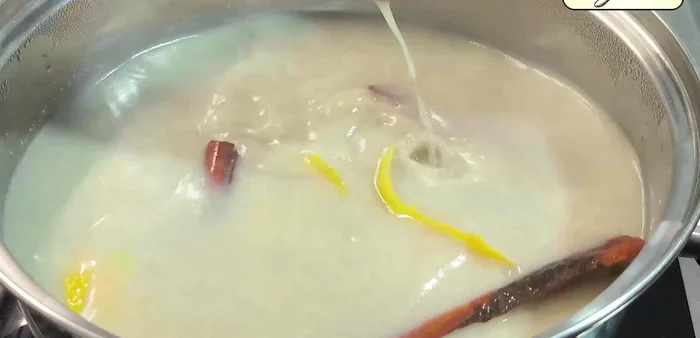 Cocinar a fuego suave durante 30 minutos, removiendo ocasionalmente.