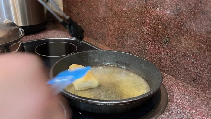 Retirar el bacalao del aceite y dejarlo reposar (147.08).