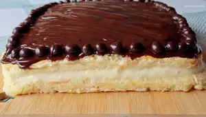Receta Bomba de Crema y Chocolate: Postre Fácil y Rápido
