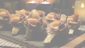 Alcachofas con Jamón Ibérico y Huevo de Codorniz: Aperitivo Fácil y Elegante