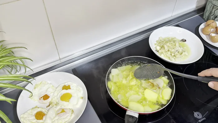 Subir el fuego de las patatas para que queden crujientes. (330.8)