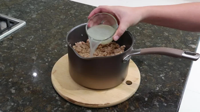 Agrega 1/2 taza de jugo de limón a la soya para quitar cualquier mal olor. Mezcla y deja reposar 5 minutos (50.64).