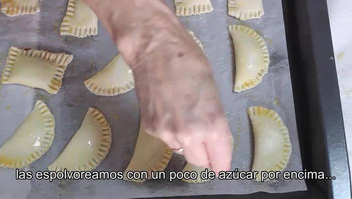 Espolvorear con azúcar.