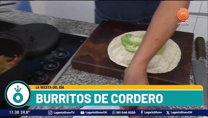 Agregar una porción abundante del relleno de cordero y vegetales. (346.12)