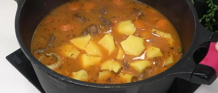 Una vez cocinado el morcillo, remover, tapar y cocinar a la misma temperatura durante 25 minutos más.