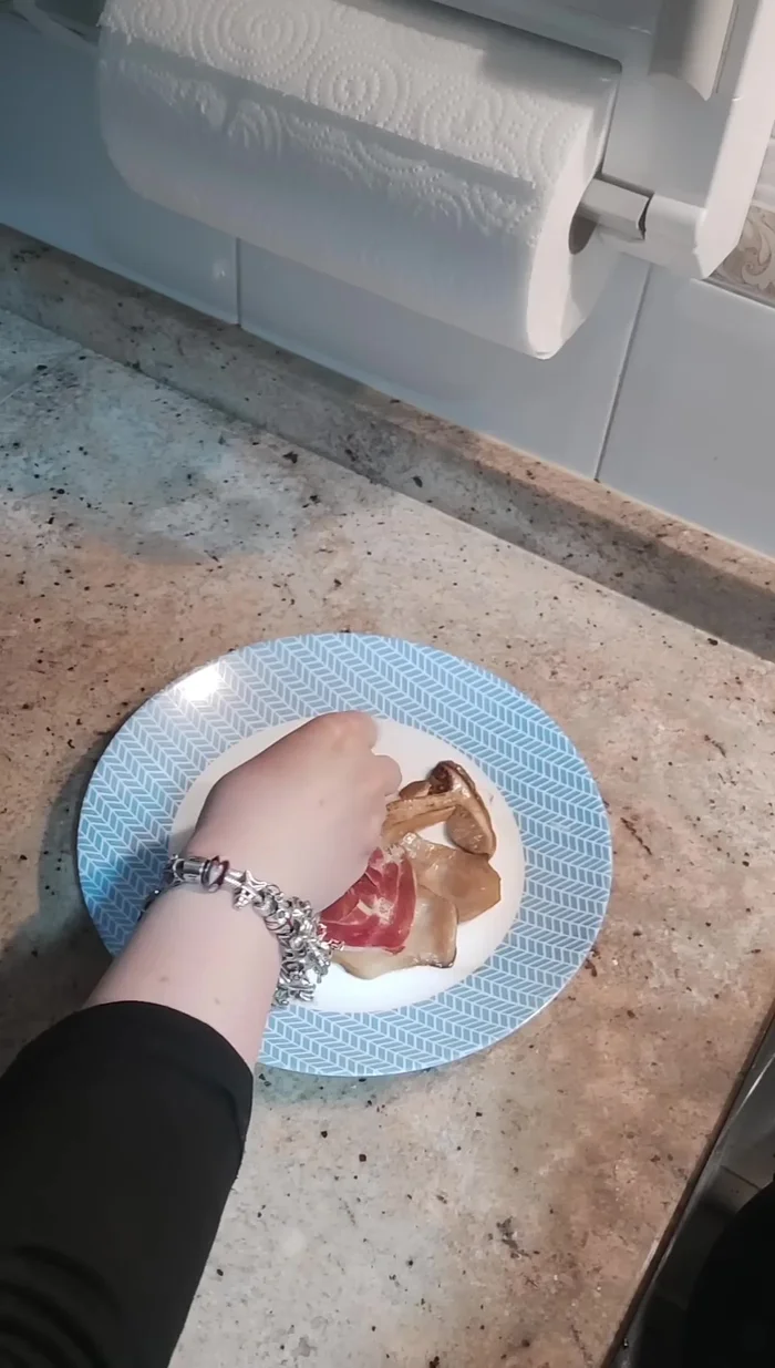 Colocamos las angulas sobre el jamón.