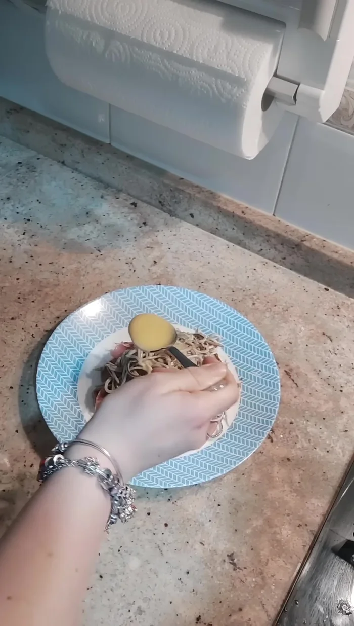Finalmente, cubrimos con la salsa holandesa.