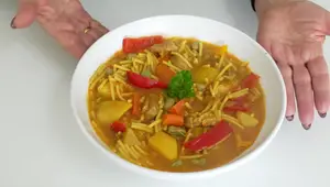 Cazuela de Fideos con Costillas: Receta Fácil y Tradicional