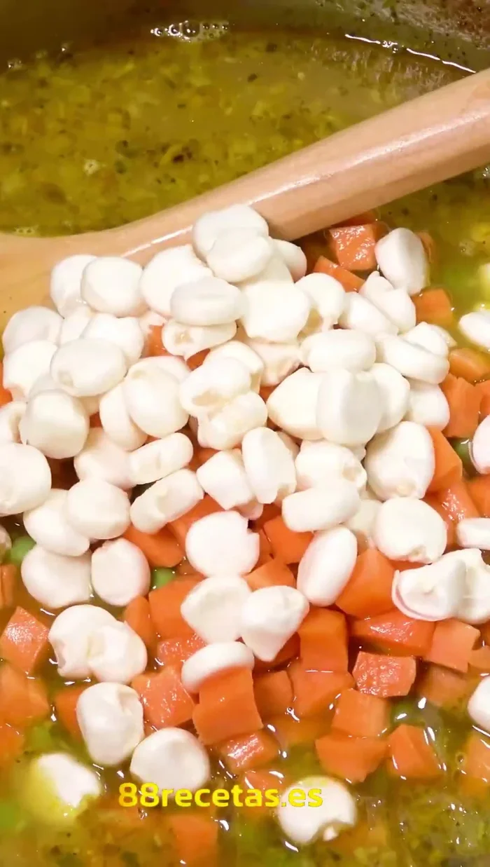 (Opcional) Dorar las piezas de panceta para darles un toque de chicharrón (614.959).