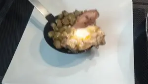 Habas con Calamares y Huevo: Receta Fácil de Cuaresma