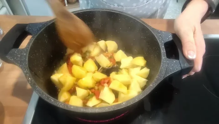 Mezclar bien con la verdura.