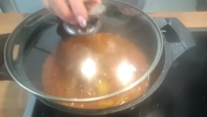 Apagar el fuego, tapar y dejar reposar 5 minutos.