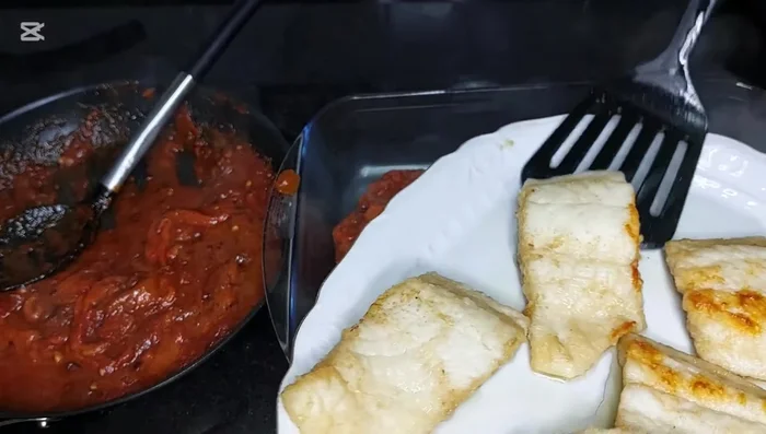 Colocar los lomos de bacalao sobre el sofrito. (304.52)