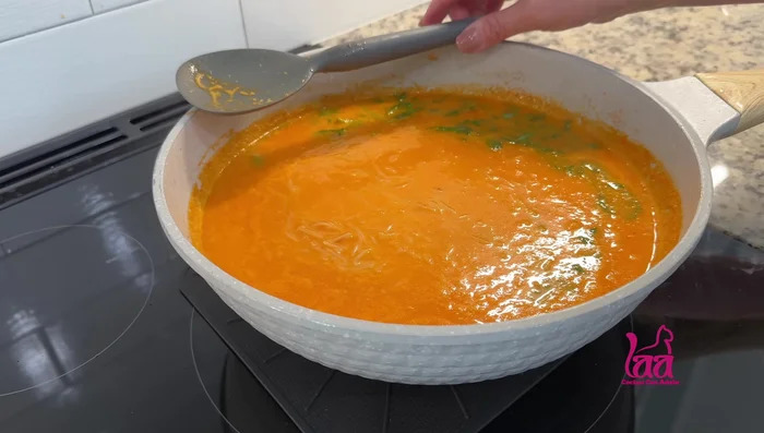 Cocinar hasta que el fideo esté suave (aproximadamente 5-10 minutos).