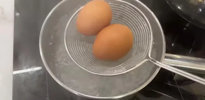 Cocer los huevos durante 12 minutos.