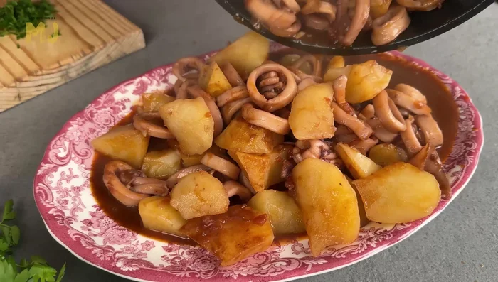 Servir con perejil fresco picado.