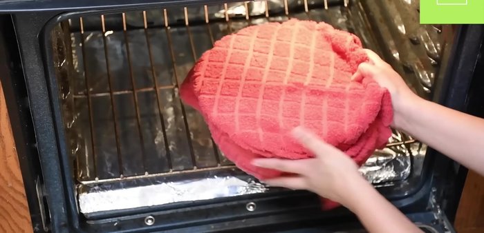 Colocar el recipiente en un lugar oscuro y a temperatura ambiente (un horno apagado es ideal) durante 24 horas.