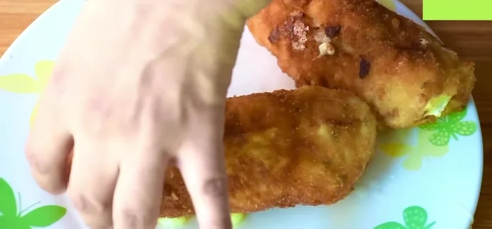 Servir el pollo con la salsa. (574.48)