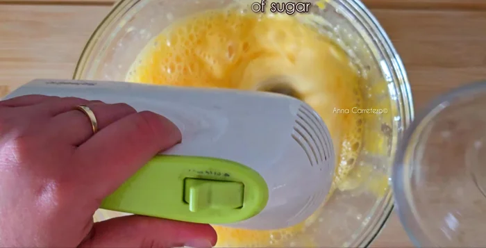 Precalienta el horno a 180 grados.