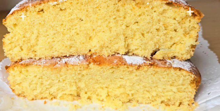 Agrega la nata, la mantequilla derretida, la ralladura y el zumo de naranja.