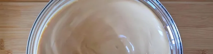 Precalienta el horno a 170º C.