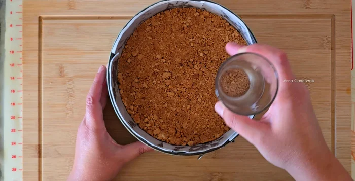 Guarda la base de galleta en el refrigerador. (37.36)
