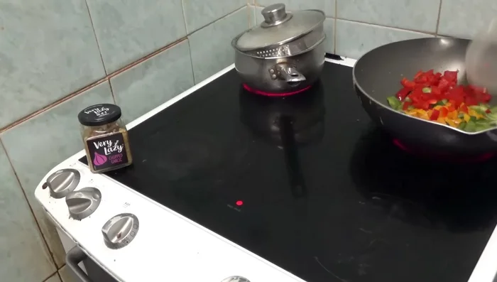 Añadir el pimiento rojo.