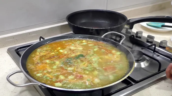 Cocer a fuego alto durante 5 minutos, luego a fuego medio durante 13 minutos. [190.239]