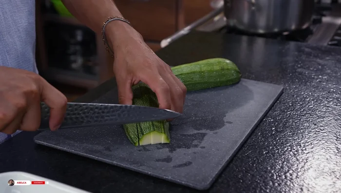 5 minutos antes de finalizar la cocción, agregar el zucchini.