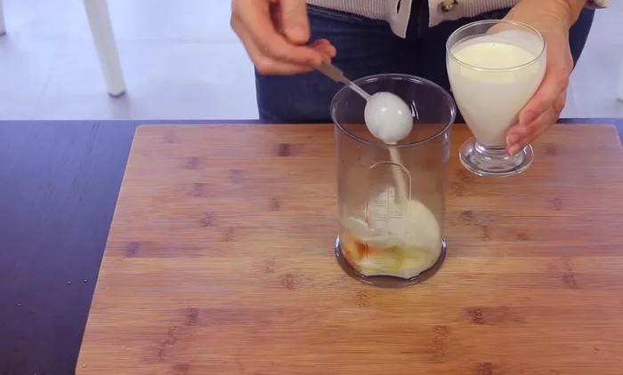 Añadir 3 cucharadas soperas de nata para montar (370.199). Ajustar la cantidad según la textura deseada.