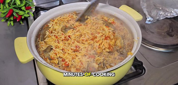 Cocina hasta que el arroz esté listo. (295.6)