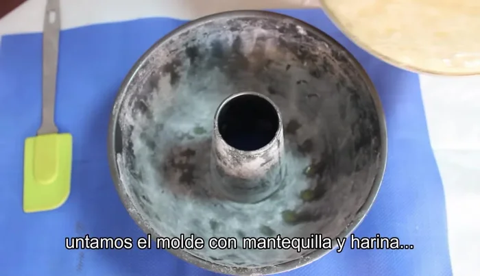 Añadir la masa al molde.