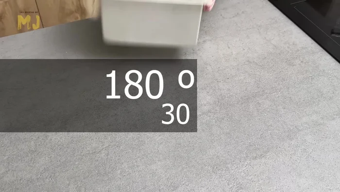 Sacar del horno, dejar templar 5 minutos y desmoldar. Dejar enfriar completamente sobre una rejilla. (136.56)
