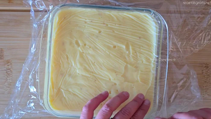 Refrigera el postre.