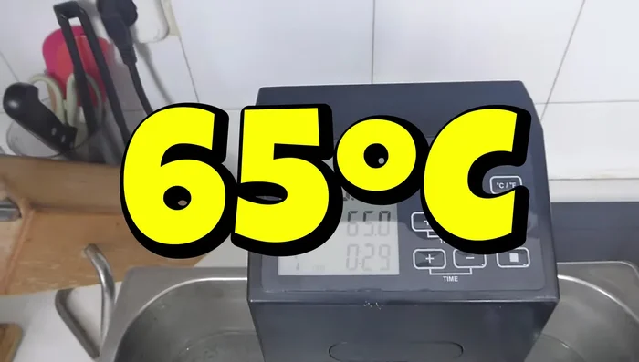 Ajustar la temperatura del Sous Vide a 65ºC.