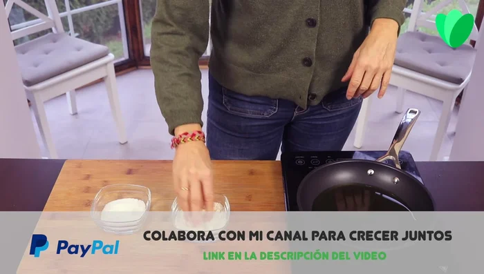 Mezclar la harina con una pizca de sal.
