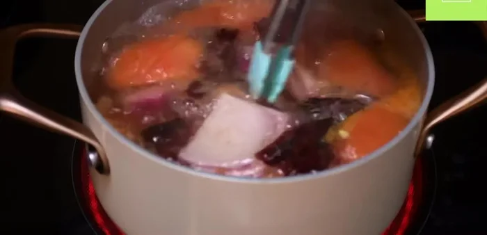 Cocina la mezcla de la olla por 5-7 minutos.