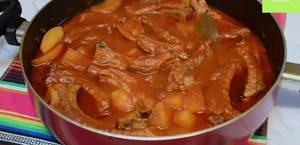 Costillas de Cerdo Jugosas con Papas: Receta Fácil y Deliciosa
