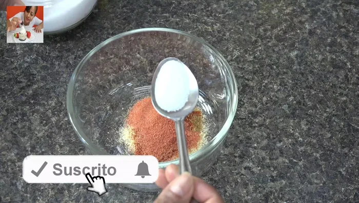 Agregar 5 cucharadas de aceite de oliva al marinado y mezclar bien.